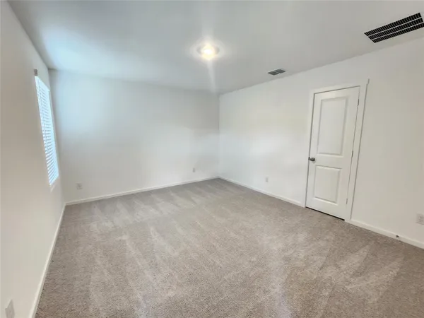 $1,800 | 1043 Birkdale Drive, Ennis, TX 75119