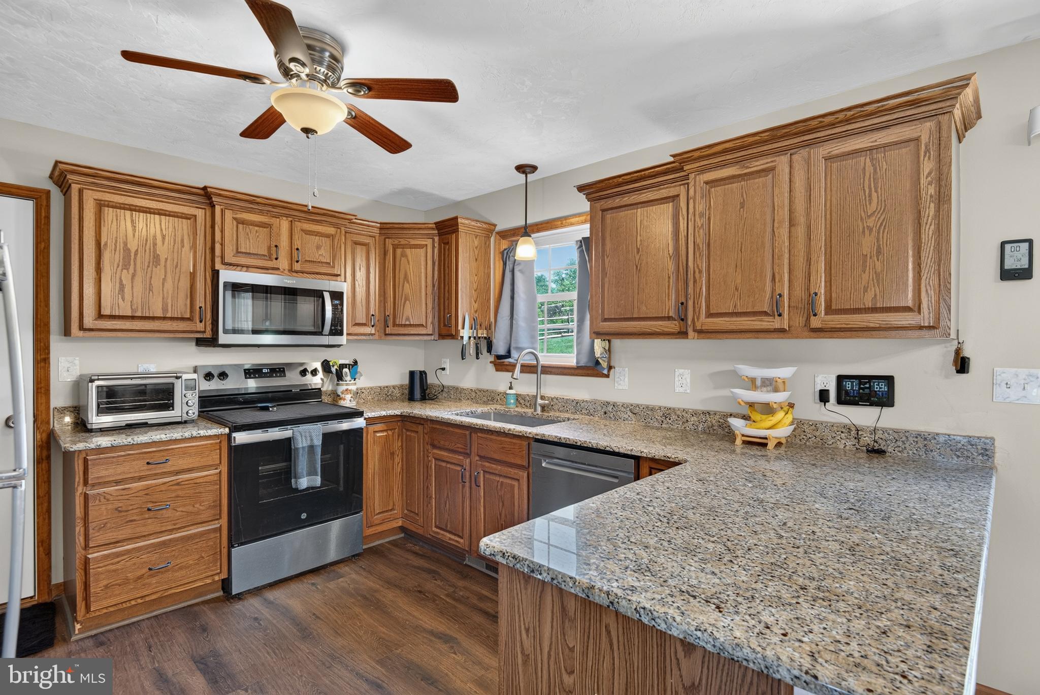 225 North Grant Road Thomasville, PA 17364 - Photo 12 of 49 Kitchen w/granite and stainless steel appliances