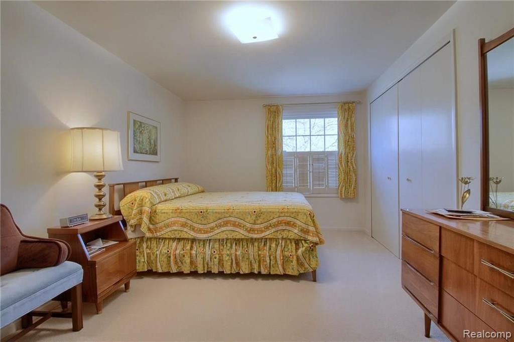 659 North Rosedale Court Grosse Pointe Woods, MI 48236 - Photo 21 of 36