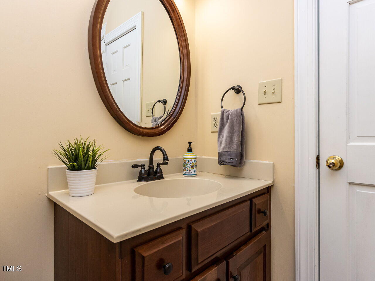 315 King George Loop Cary, NC 27511 - Photo 14 of 39 a bathroom with a sink and a mirror