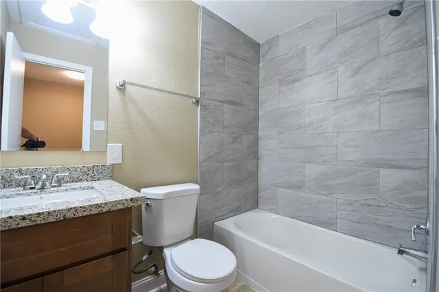 $1,100 | 231 Belle Terre Boulevard, Unit B, Laplace, LA 70068