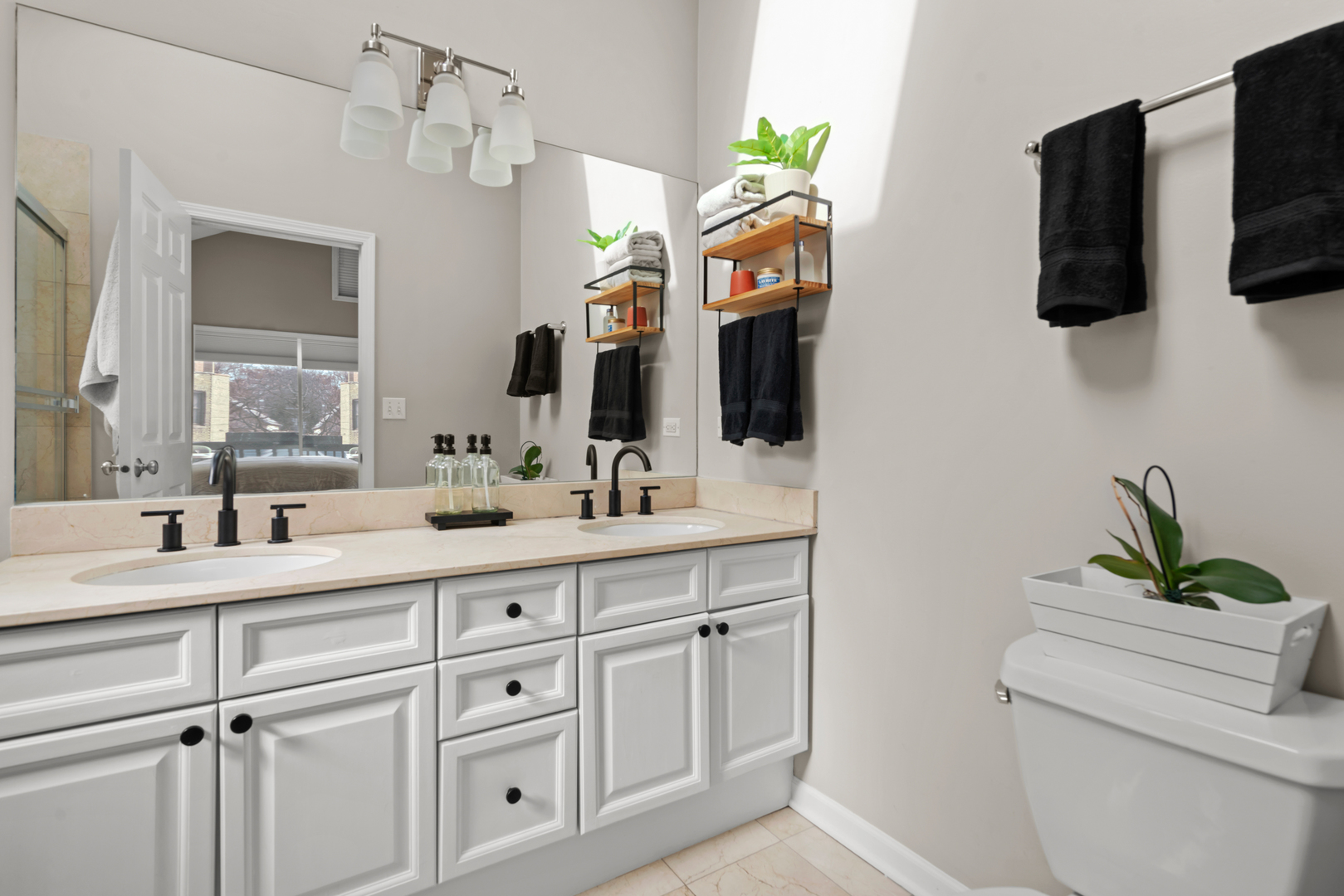 3041 North Racine Avenue, Unit 3 Chicago, IL 60657 - Photo 14 of 23 Gallery Image 14