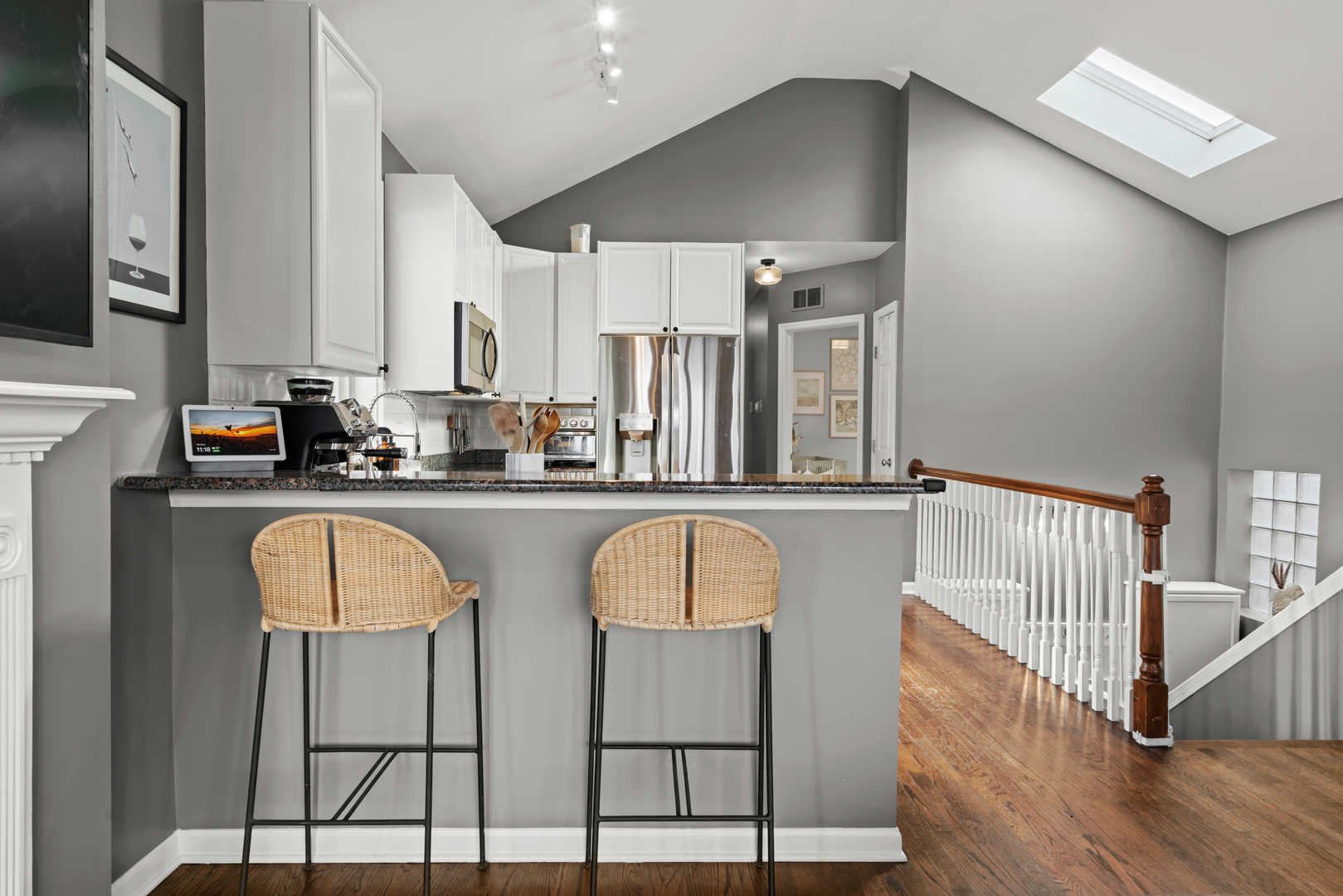 3041 North Racine Avenue, Unit 3 Chicago, IL 60657 - Photo 2 of 23 Gallery Image 2