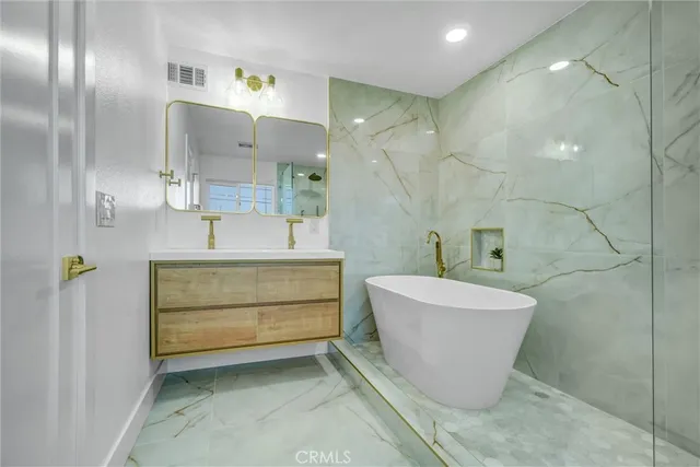 $1,799,500 | 9171 Regatta Drive, Huntington Beach, CA 92646