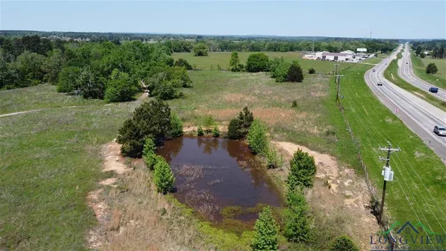 a view of a garden with water