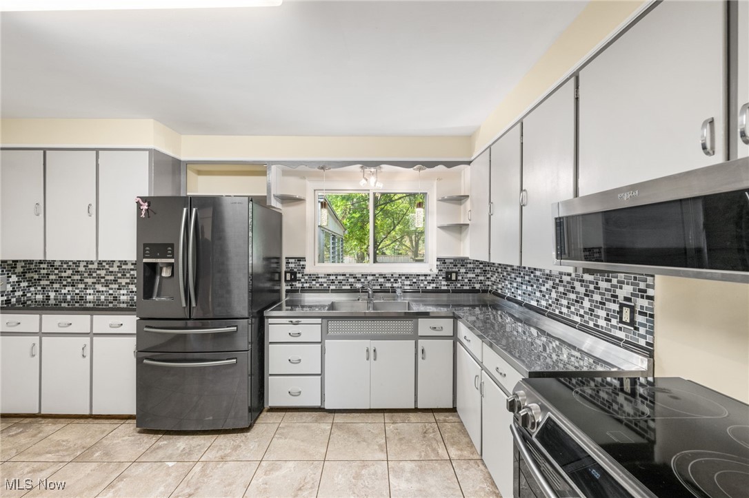 6436 Olde York Road Cleveland, OH 44130 - Photo 12 of 32 Gallery Image 12