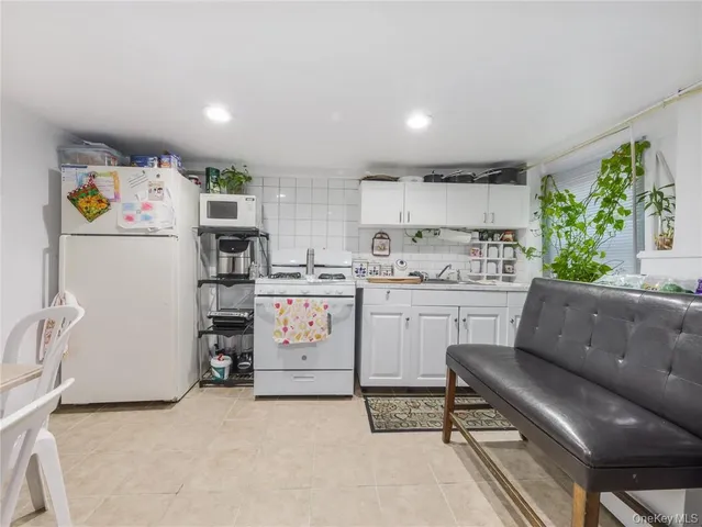 $2,600 | 32 4th Street, Haverstraw, NY 10927