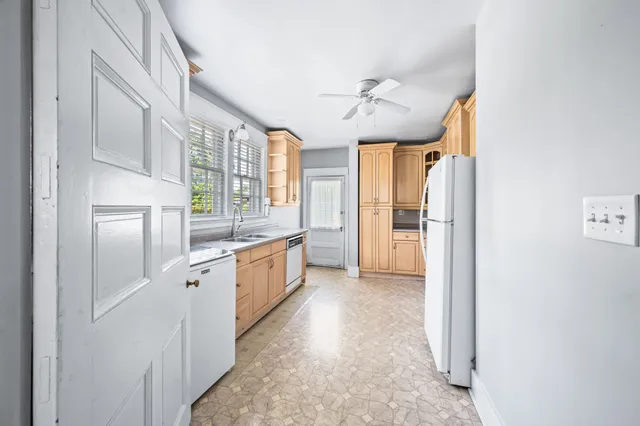 an empty room with closet and ceiling fan