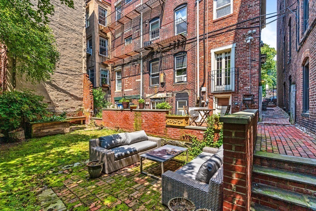 44 Hull Street Boston, MA 02113 - Photo 4 of 26 Gallery Image 4