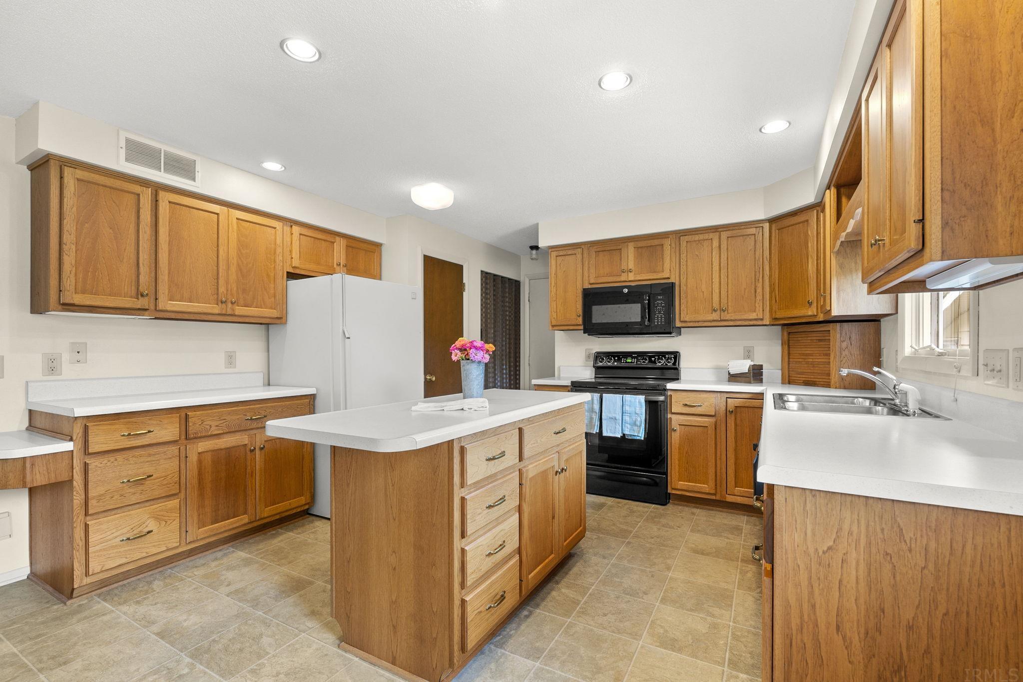 12528 Hardisty Road Fort Wayne, IN 46845 - Photo 14 of 35