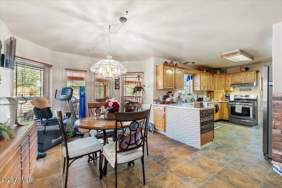 4275 East Sioux Way Rimrock, AZ 86335 - Photo 13 of 24 13-Dining to Kitchen