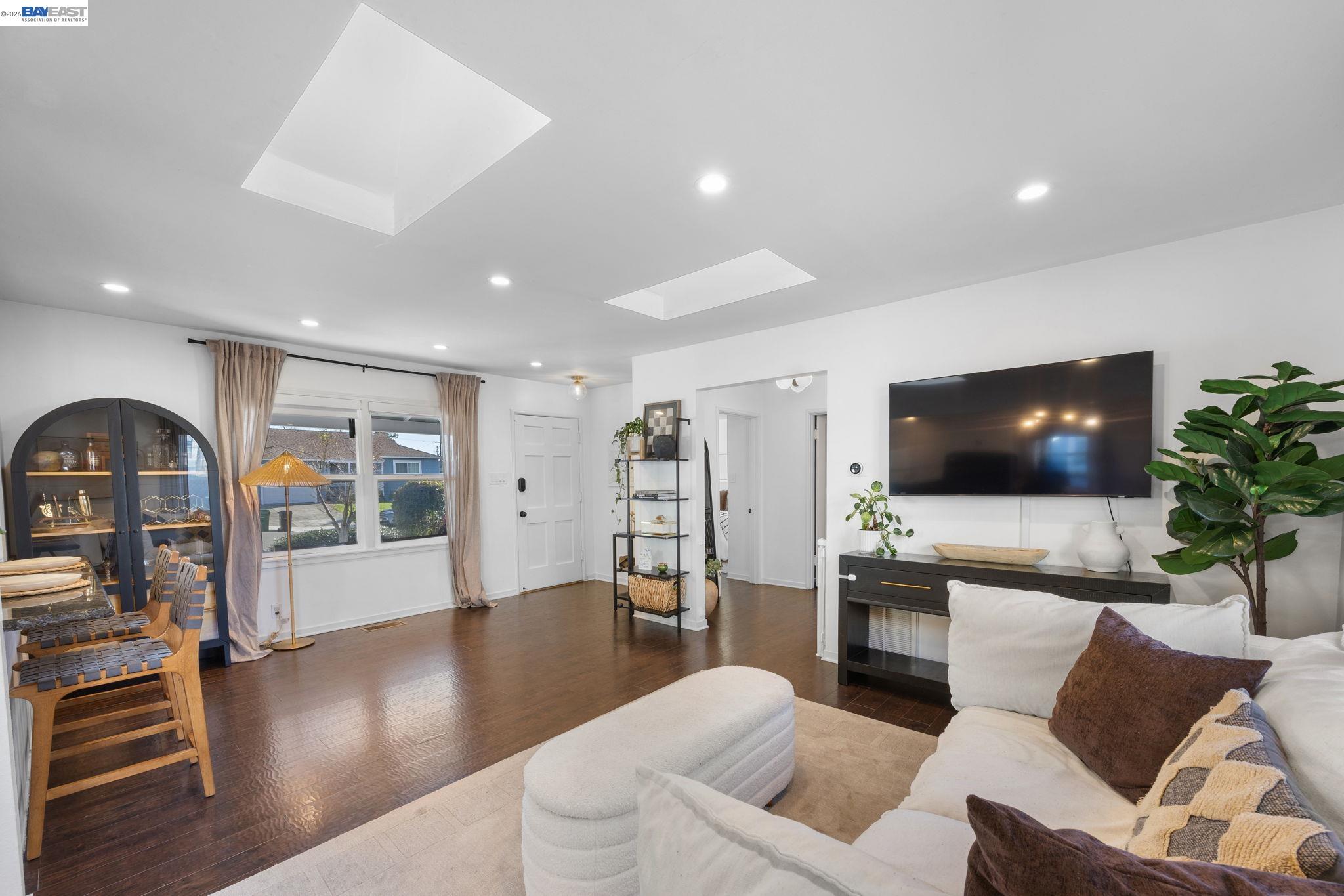 2672 Watson Street Castro Valley, CA 94546 - Photo 4 of 27