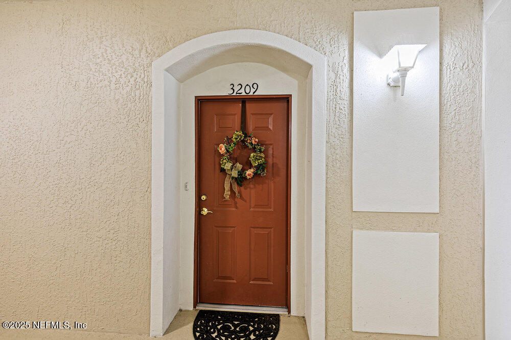 7801 Point Meadows Drive, Unit 3209 Jacksonville, FL 32256 - Photo 7 of 34 a view of a hallway with a flower pot