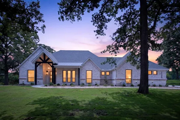 $617,500 | 126 Champions Way, Azle, TX 76020