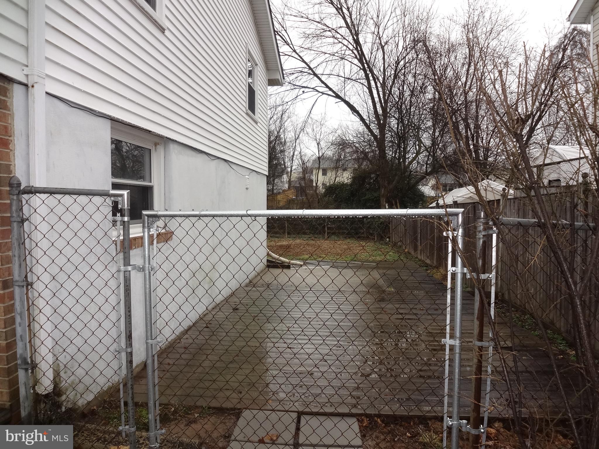 103 North Kennedy Road Sterling, VA 20164 - Photo 25 of 28 right side deck