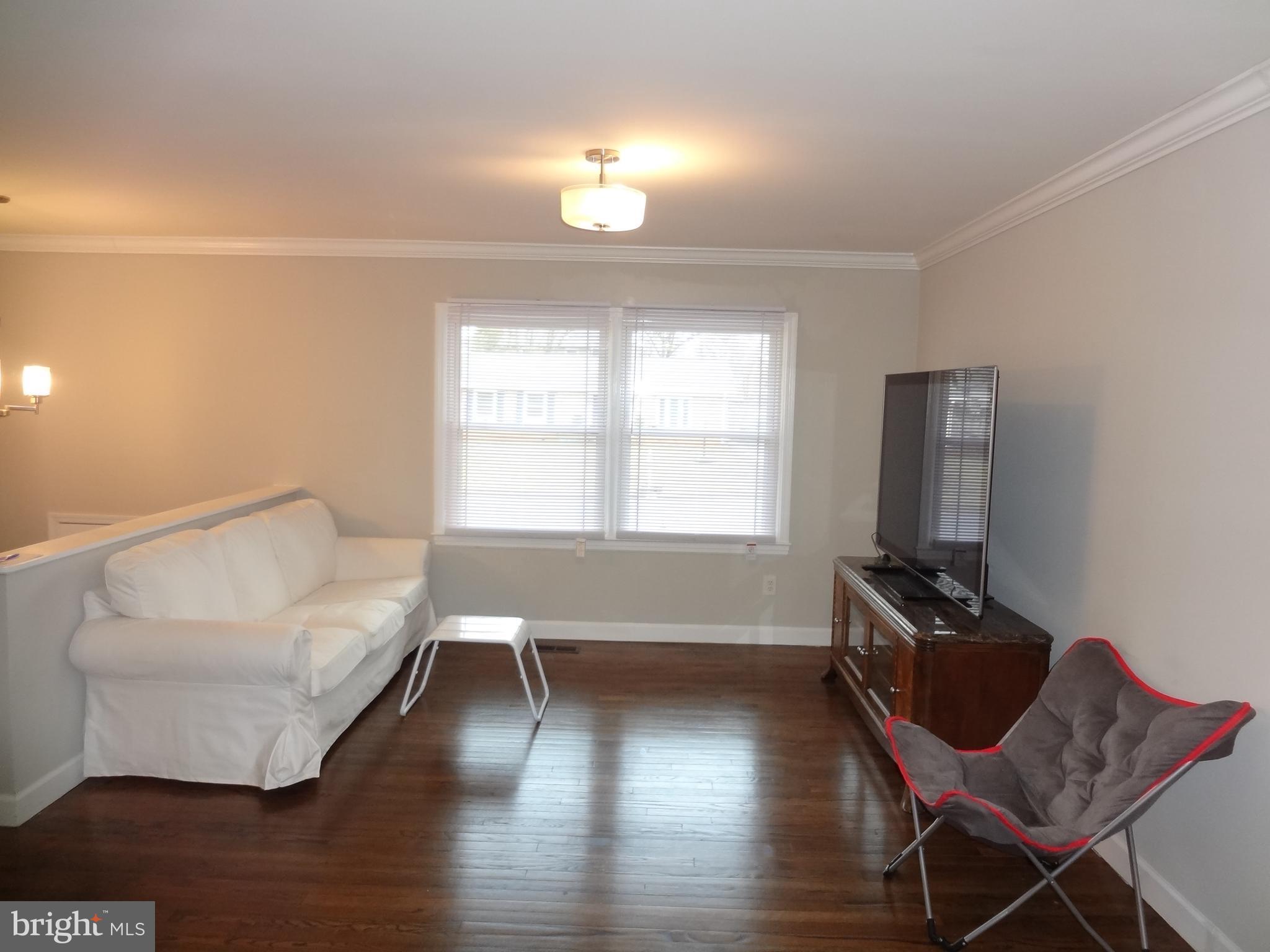 103 North Kennedy Road Sterling, VA 20164 - Photo 4 of 28 Living Room