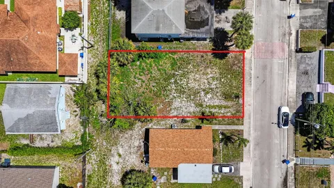 $120,000 | 1204 West 35th Street, Riviera Beach, FL 33404
