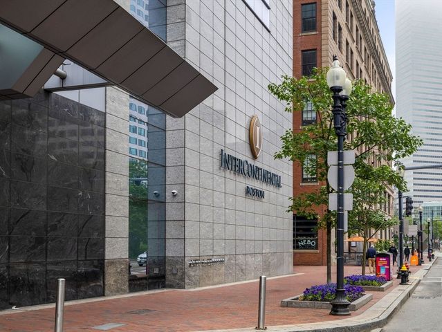 a view of a entrance door of the house