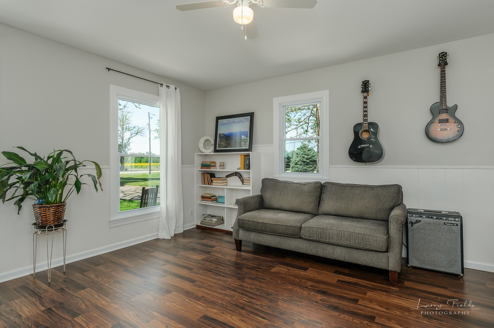 14725 Sears Road Plano, IL 60545 - Photo 5 of 26 a living room with furniture and a window