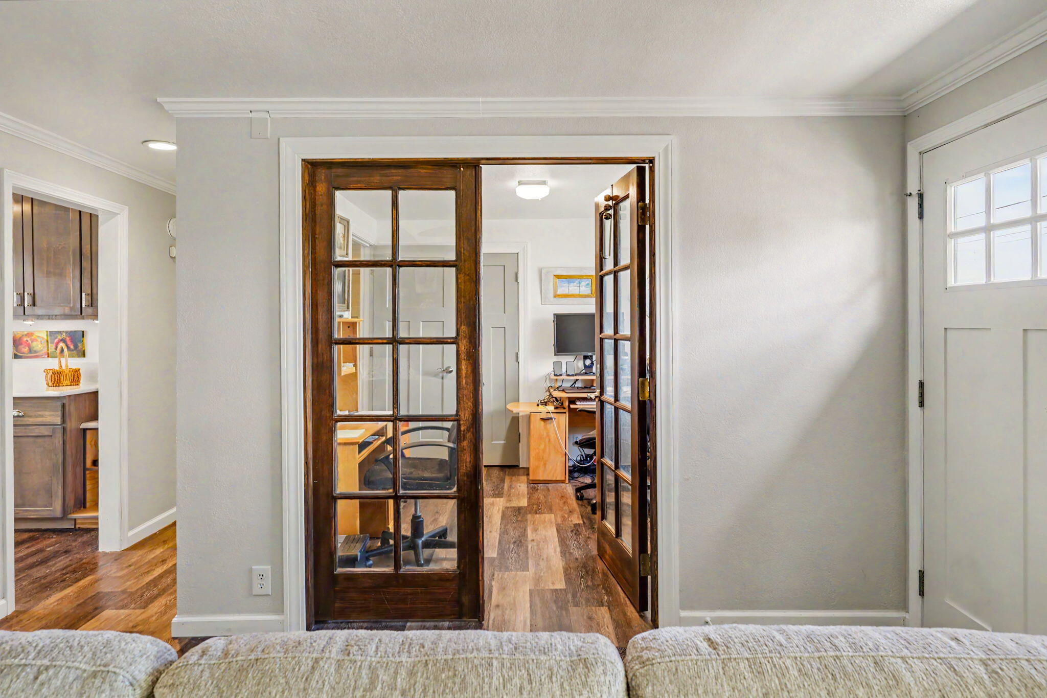145 Highway 234 Eagle Point, OR 97524 - Photo 15 of 43 a view of a bedroom from a hallway