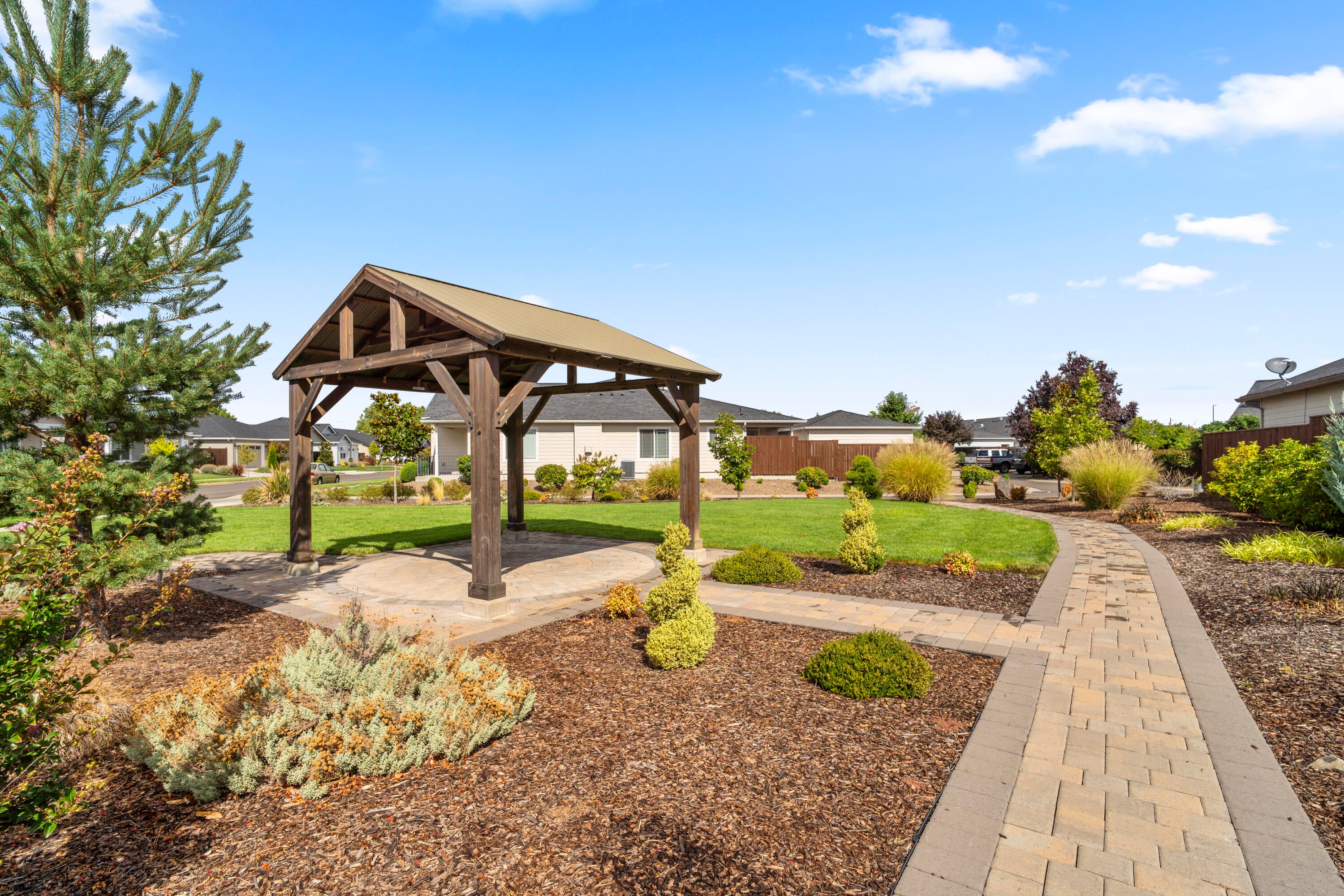451 South Haskell Street Central Point, OR 97502 - Photo 28 of 30 Pocket Park with Pergola