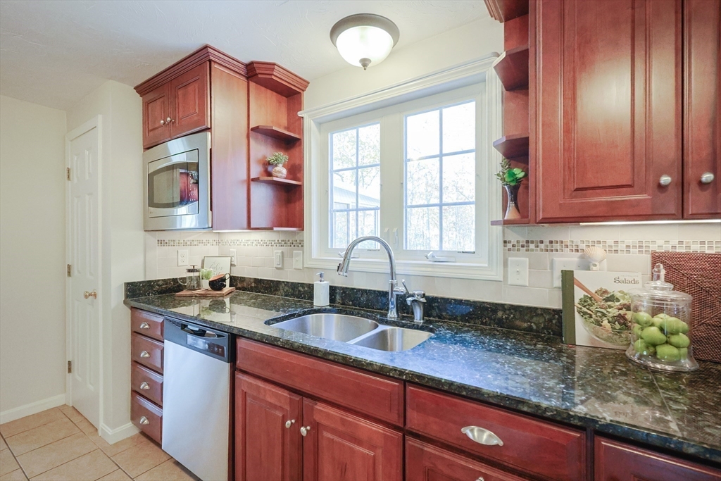 59 Old Farm Road Douglas, MA 01516 - Photo 11 of 41