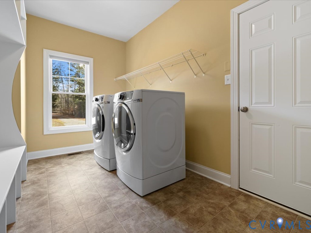 2806 Perkinsville Road Maidens, VA 23102 - Photo 16 of 38 a utility room with dryer and washer