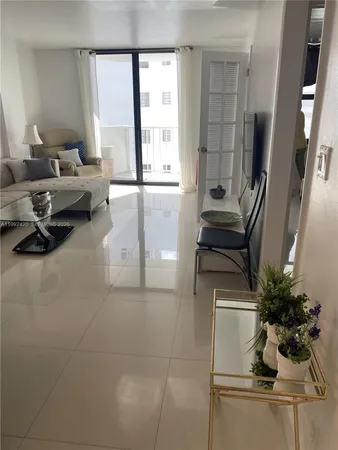 $4,200 | Millionaire's Row, Miami Beach, FL 33140