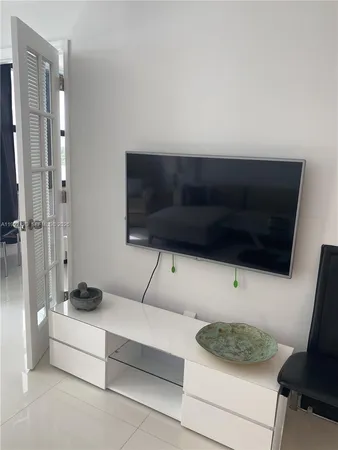 $4,200 | Millionaire's Row, Miami Beach, FL 33140