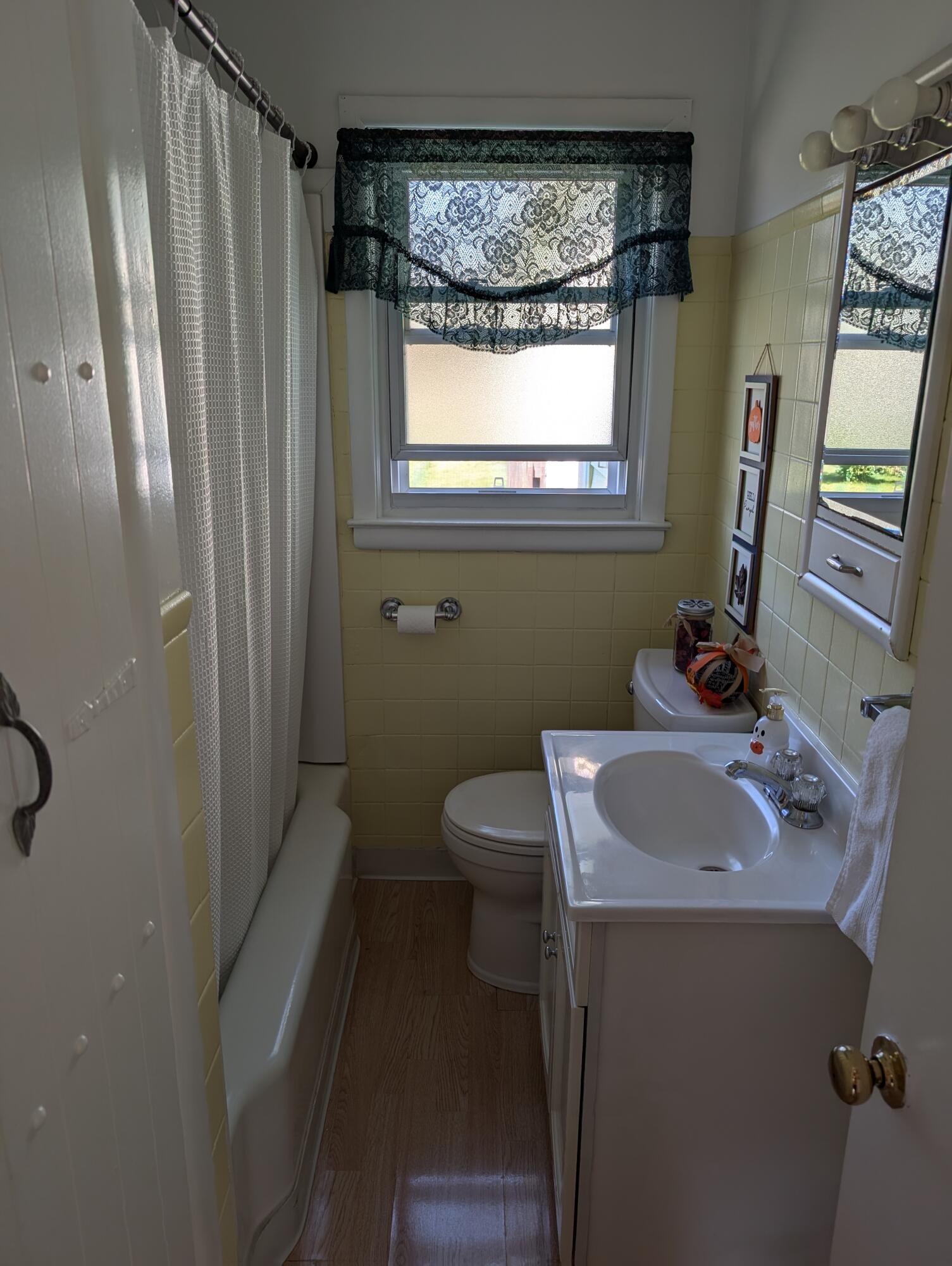 1872 Shettler Road Muskegon, MI 49444 - Photo 19 of 26 bath
