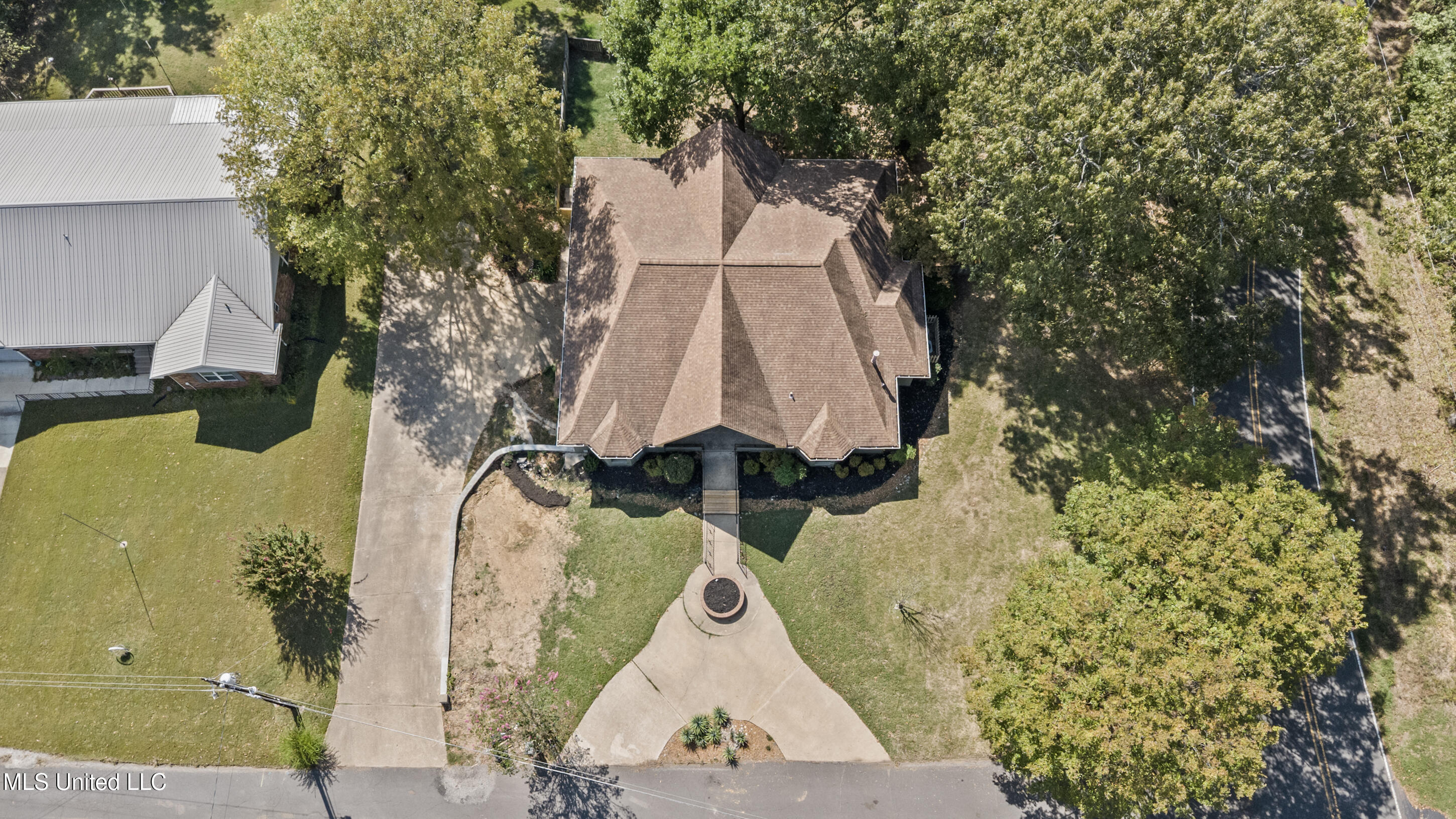 8803 Howling Fox Cove Hernando, MS 38632 - Photo 40 of 45 40_dji_0030