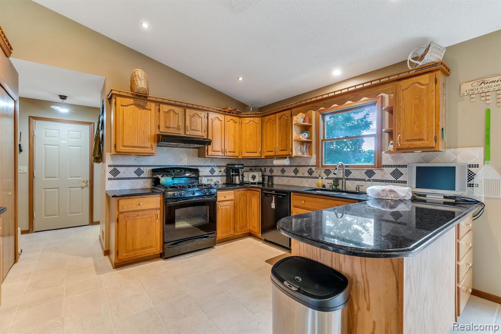 2605 Klam Road Lapeer, MI 48446 - Photo 11 of 54 Gallery Image 11