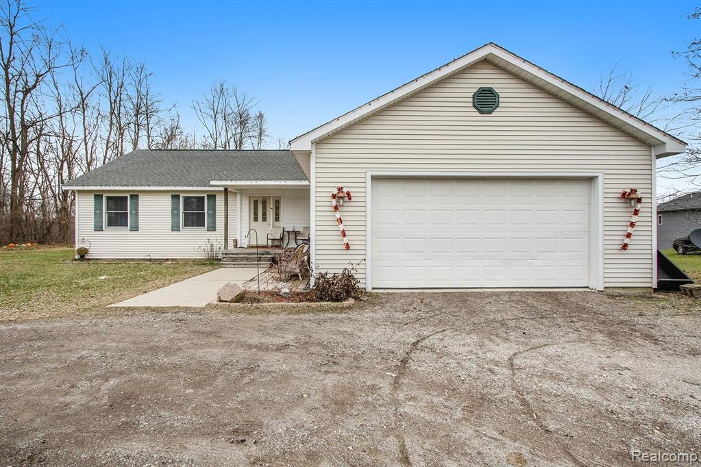 39 Peters Path Lapeer, MI 48446 - Photo 2 of 23