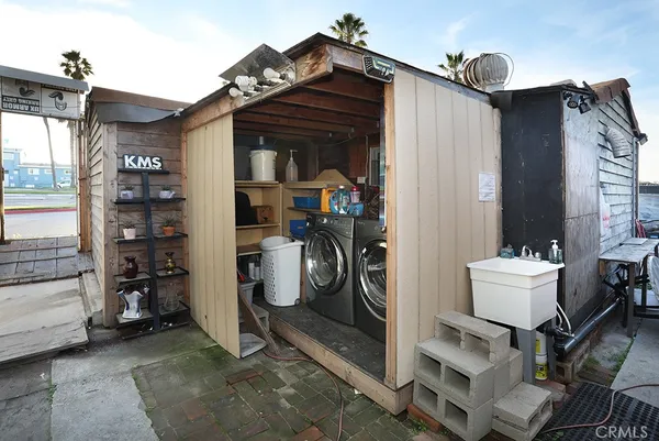 a view of a storage & utility room