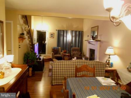 4777 Kelly Road Woodbridge, VA 22193 - Photo 11 of 23 Living room view from the Dinning Room