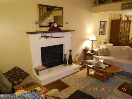4777 Kelly Road Woodbridge, VA 22193 - Photo 13 of 23 Living Room view from the Front Door