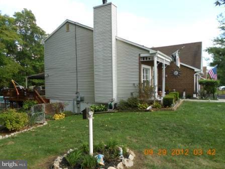 4777 Kelly Road Woodbridge, VA 22193 - Photo 9 of 23 Side view of the home