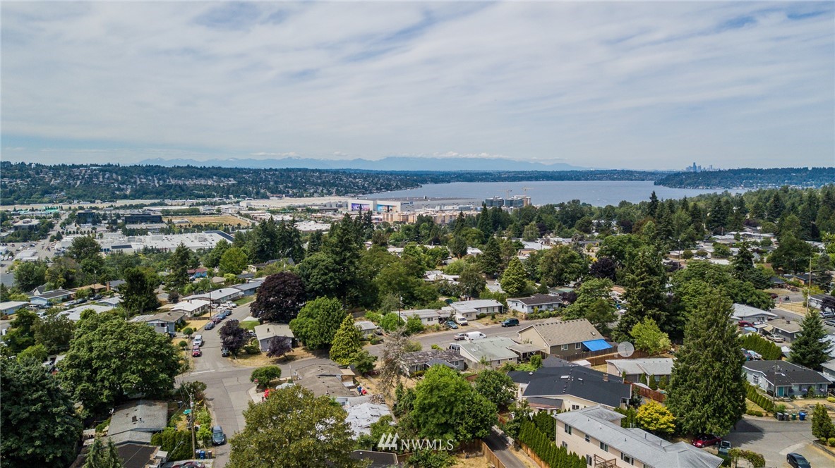 634 Ferndale Place Northeast Renton, WA 98056 - Photo 24 of 25 a view of a city