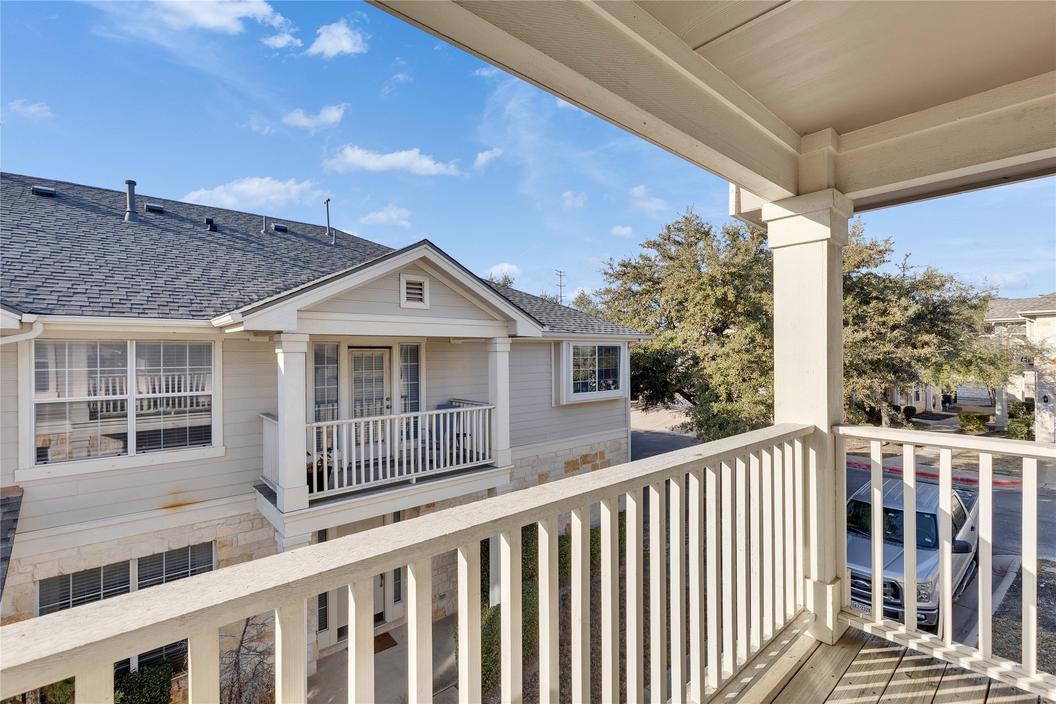 1900 Scofield Ridge Parkway, Unit 2701 Austin, TX 78727 - Photo 9 of 20 a front view of a house with a porch
