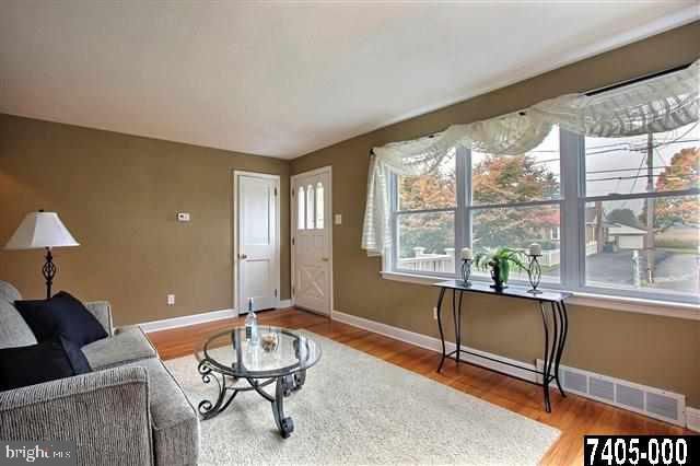 471 Locust Grove Road York, PA 17402 - Photo 4 of 24 Gallery Image 4