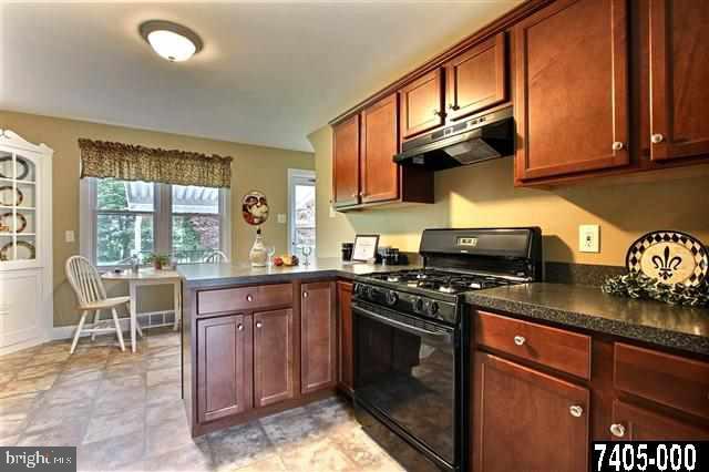 471 Locust Grove Road York, PA 17402 - Photo 7 of 24 Gallery Image 7