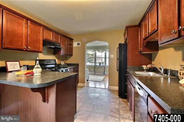 471 Locust Grove Road York, PA 17402 - Photo 8 of 24 Gallery Image 8