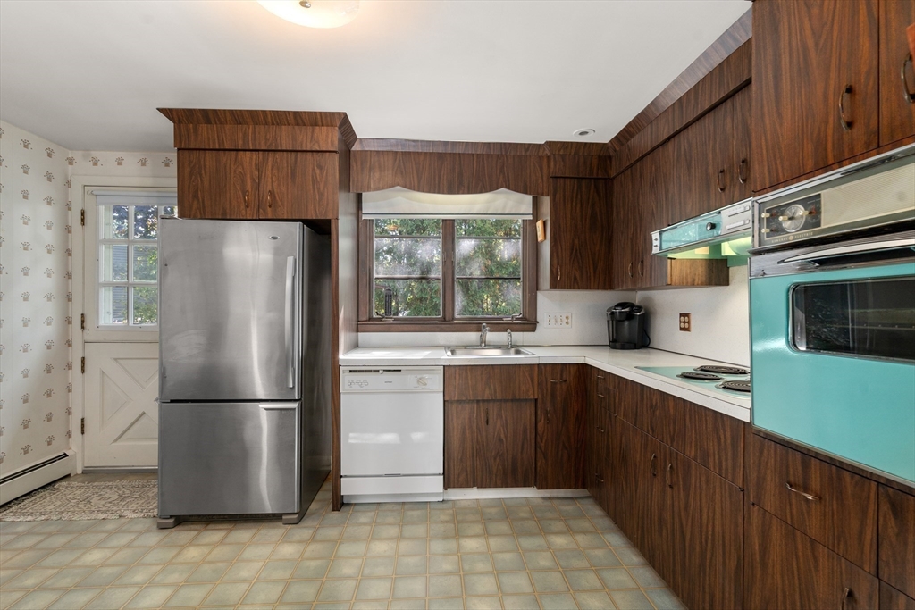 32 Oak Ridge Circle Lynn, MA 01904 - Photo 15 of 37 Gallery Image 15