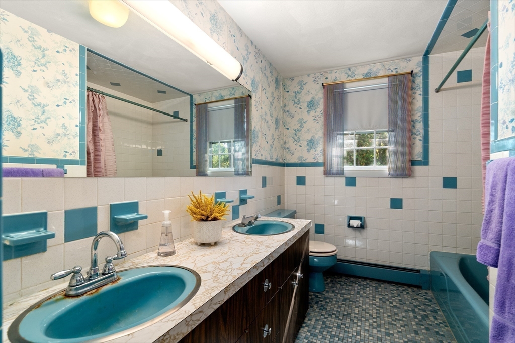 32 Oak Ridge Circle Lynn, MA 01904 - Photo 22 of 37 Gallery Image 22