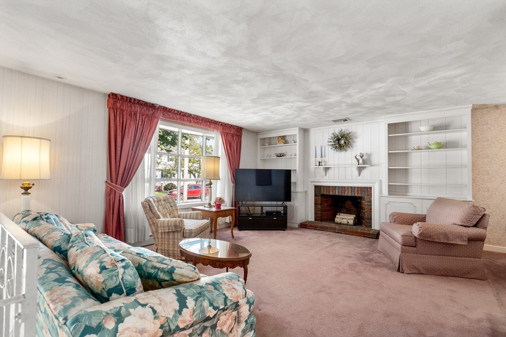 32 Oak Ridge Circle Lynn, MA 01904 - Photo 6 of 37 Gallery Image 6