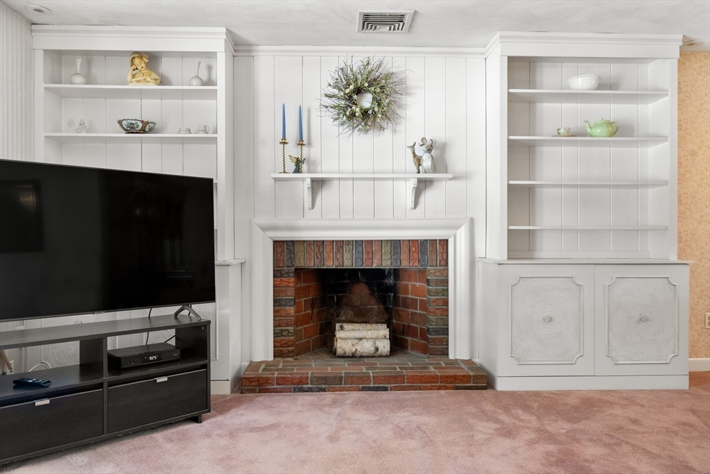 32 Oak Ridge Circle Lynn, MA 01904 - Photo 7 of 37 Gallery Image 7