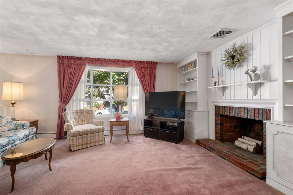 32 Oak Ridge Circle Lynn, MA 01904 - Photo 8 of 37 Gallery Image 8