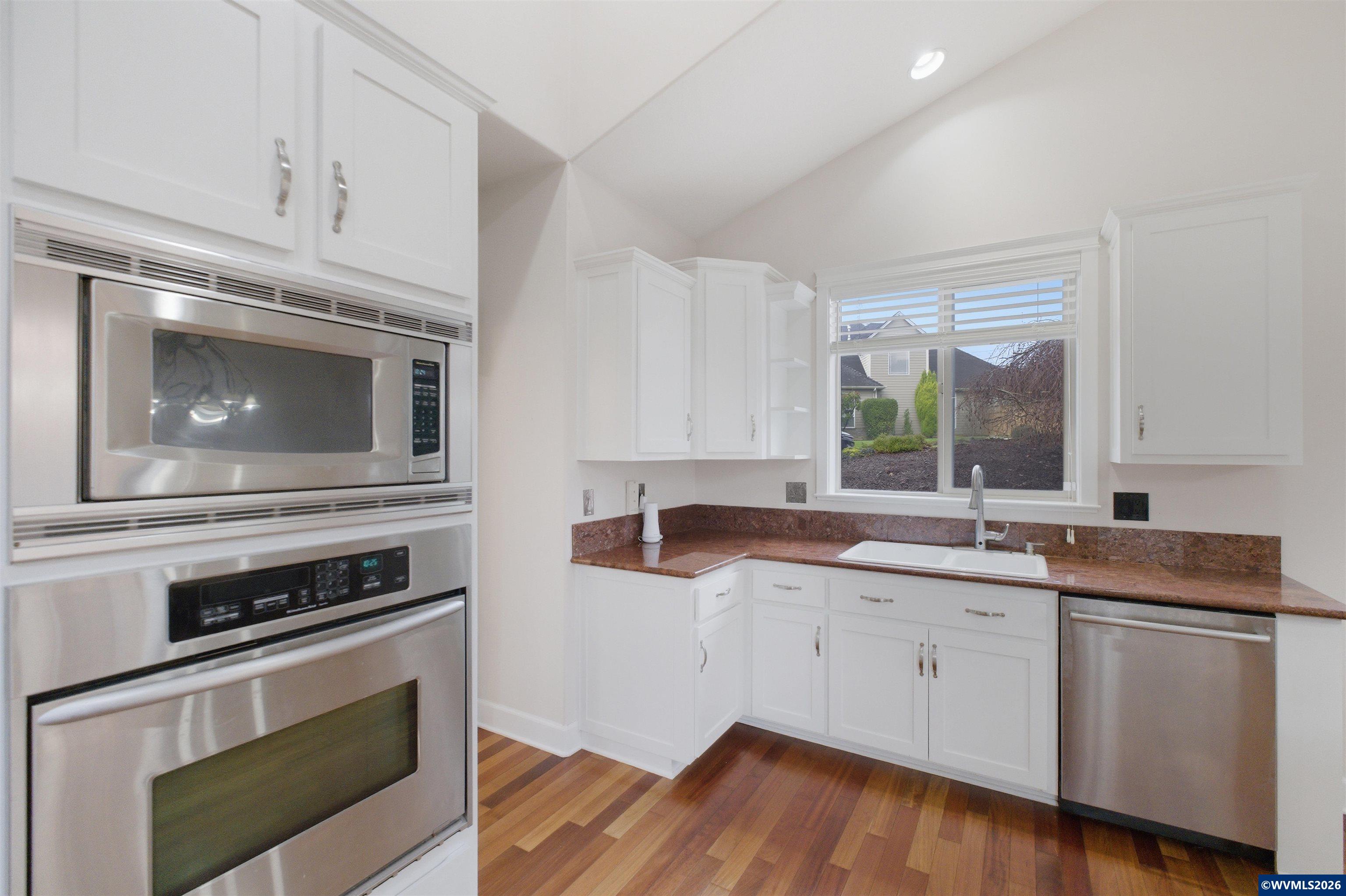 2697 Islander Avenue Northwest Salem, OR 97304 - Photo 12 of 50