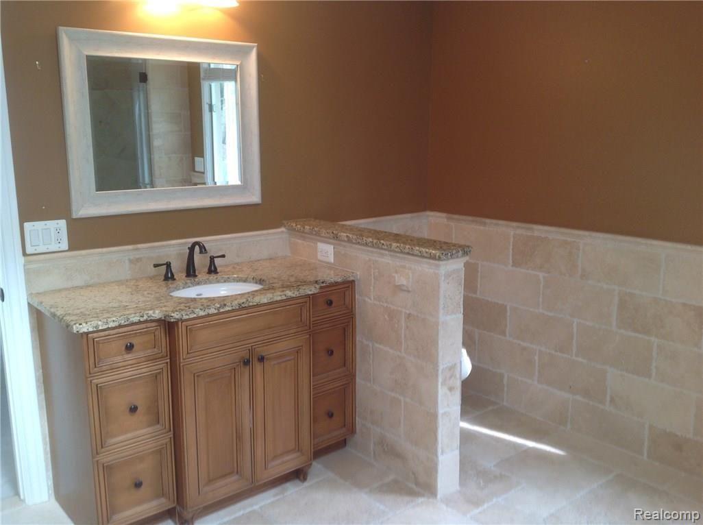 1405 Ridge Court Rochester, MI 48306 - Photo 20 of 34 IMG_1066.JPG