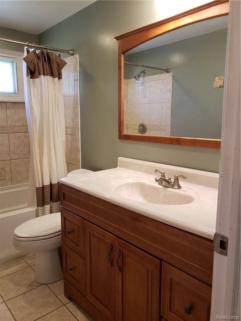 39948 Koppernick Road Canton, MI 48187 - Photo 23 of 38 20180929_141024.jpg